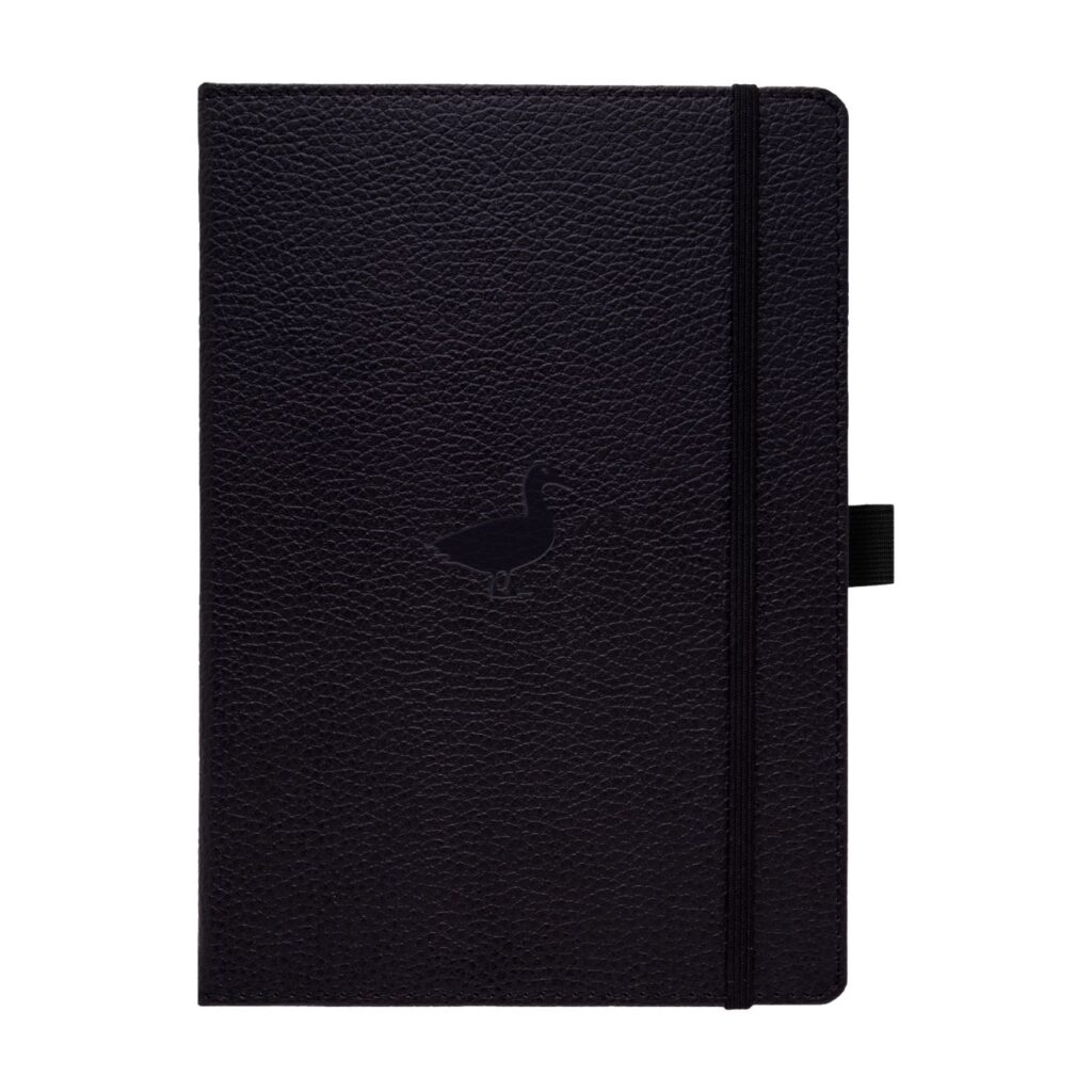 Zwart notitieboek met lederlook en eendlogo op de voorkant