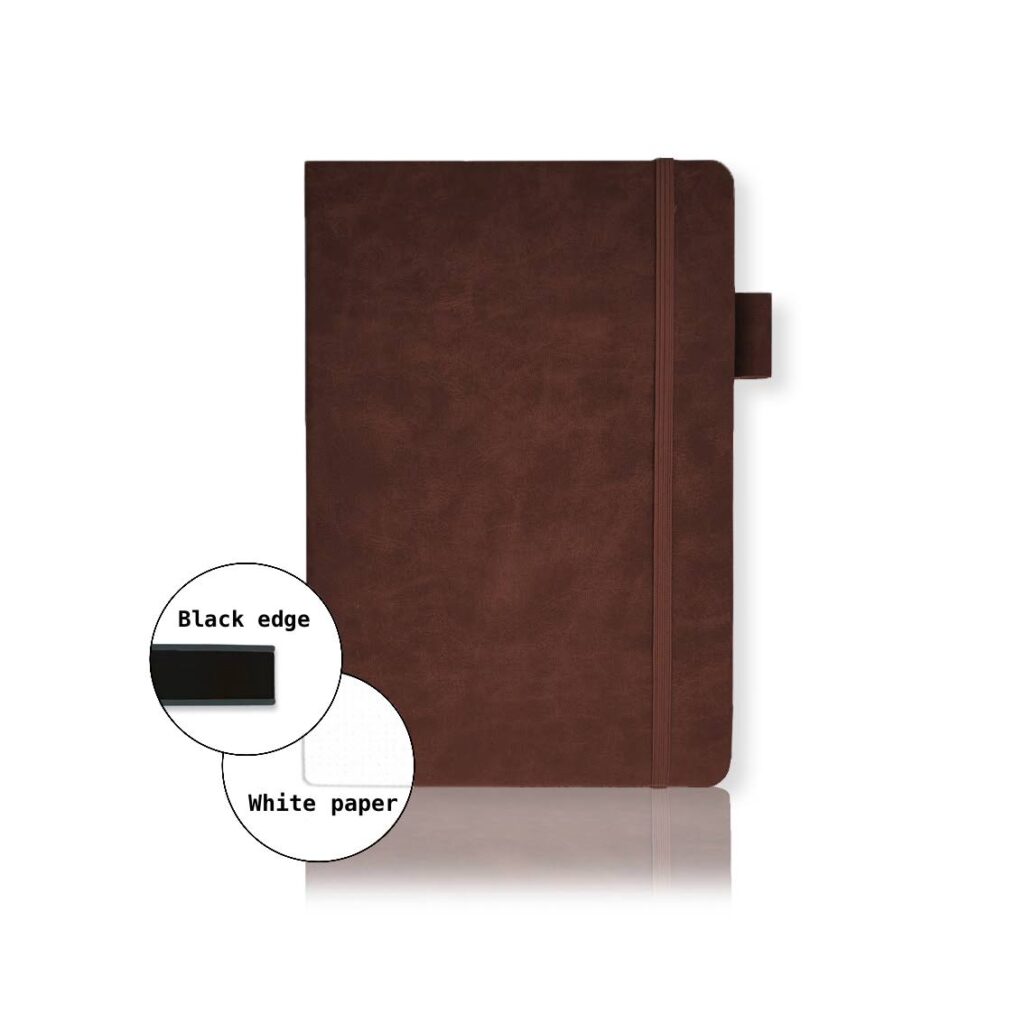 Bruine notitieboek met elastiek en witte pagina's