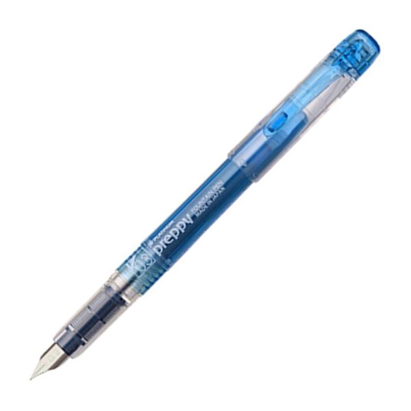 Blauwe vulpen met transparant lichaam en zichtbare inktpatroon