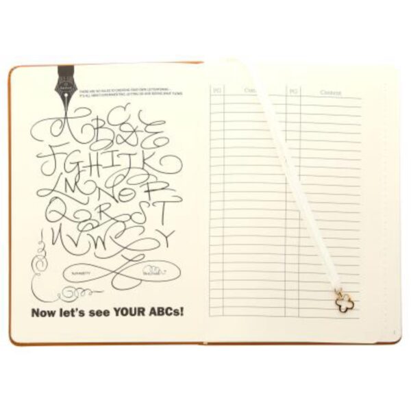Open notitieboek met handlettering en lijnpatroon op witte achtergrond