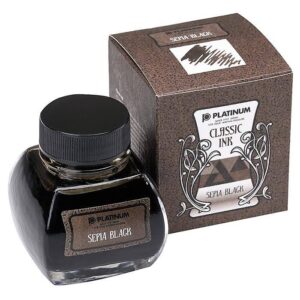 Flesje inkt en doos van Platinum Classic Ink Sepia Black op witte achtergrond