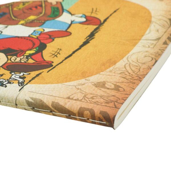 Notitieboek met cartoon-afbeelding op de kaft en gestikte rug