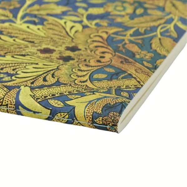 Blauw en geel notitieboek met bloemmotief en gebonden rand