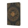 Zwart notitieboek met gouden draken- en wolkenpatroon op de voorkant