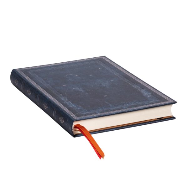 Donkerblauw notitieboek met oranje lint en gestikt randpatroon