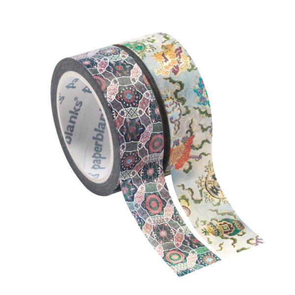 Twee rollen washi tape met kleurrijke patroonontwerpen op witte achtergrond