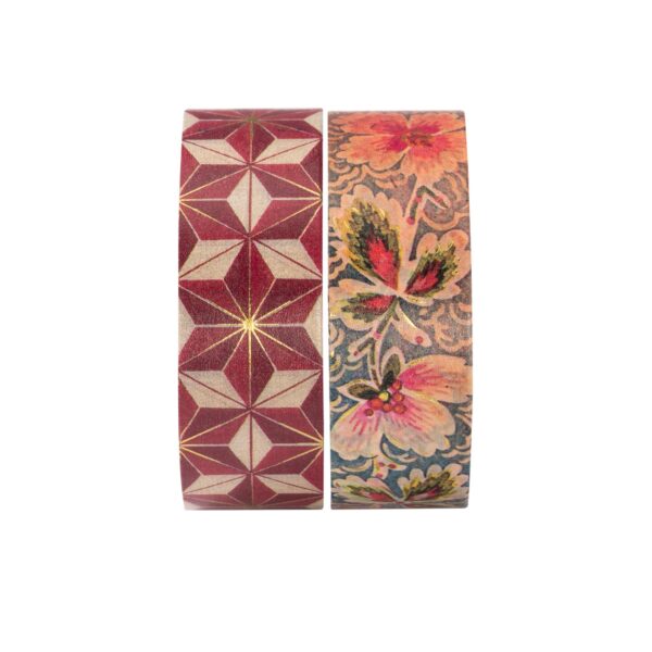 Twee rollen washi tape met bloemen- en geometrisch patroon op witte achtergrond