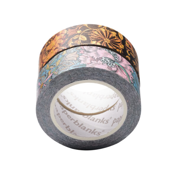 Rol washi tape met bloemenpatroon op witte achtergrond