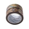 Roll van washi tape met gedetailleerd ornamentaal patroon op donkere achtergrond