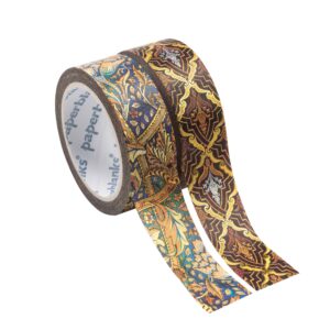 Washi tape met gedetailleerd patroon van bladeren en ornamenten op donkere achtergrond