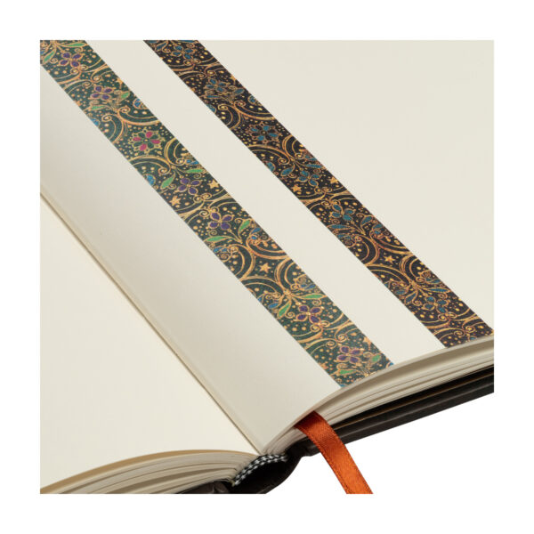 Twee washi tapes met ornamenten op open notitieboek