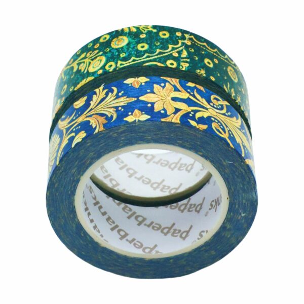Twee rollen washi tape met blauw-groene bloemenpatronen en goudkleurige details