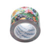 Roll van washi tape met tropisch bloemen- en vlinderpatroon op witte achtergrond