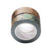 Roll van washi tape met goud en turquoise ornamenten op donkere achtergrond