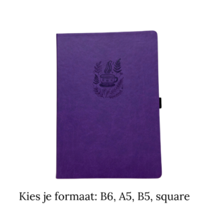 Paars notitieboek met ingelegd ontwerp van een kopje en bladeren