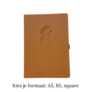 Een bruin notitieboek met een bloemenmotief op de voorkant