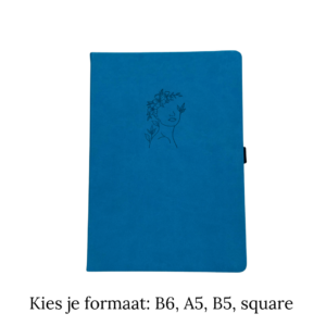 Blauw notitieboek met bloemenmotief op de voorkant