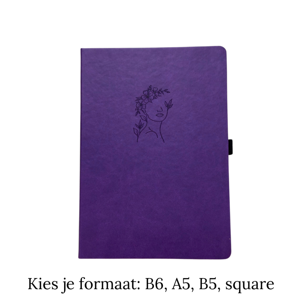 Donkerpaars notitieboek met bloemmotief en zwart elastiekje aan de zijkant