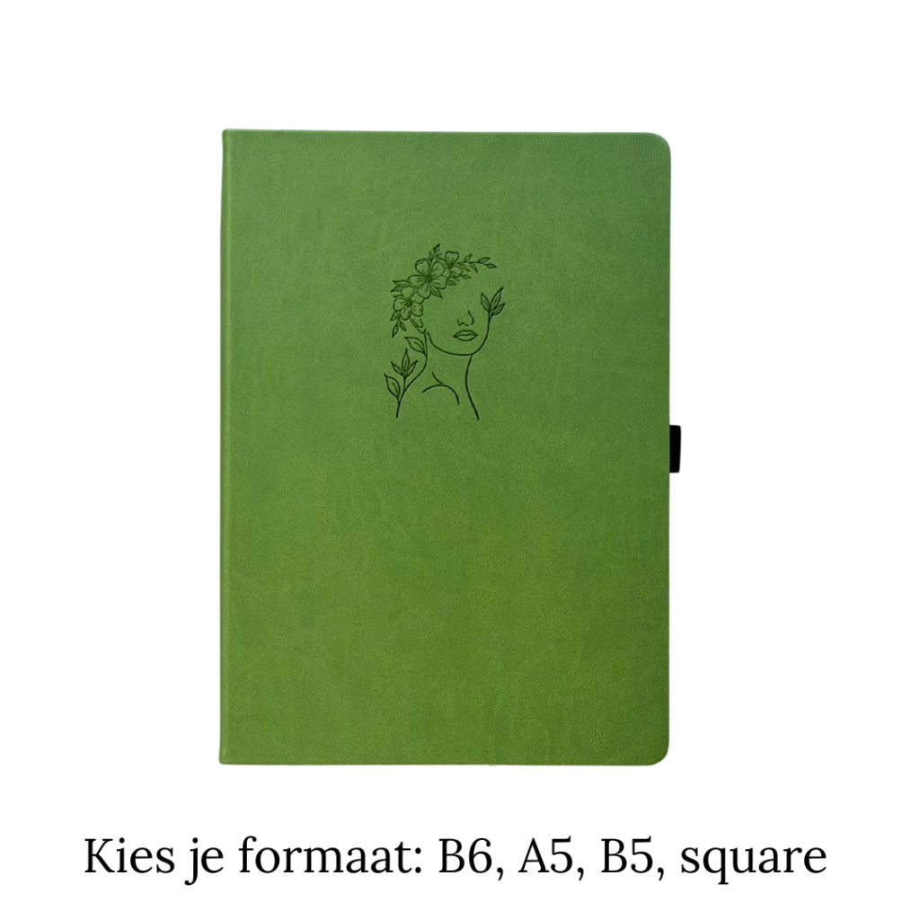 Groen notitieboek met bloemenillustratie op de voorkant